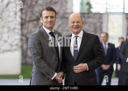 Bundeskanzler Olaf Scholz SPD begruesst Emmanuel Macron, Praesident von Frankreich, im Bundeskanzleramt in Berlin, 15.03.2024. Berlin Deutschland *** Bundeskanzler Olaf Scholz SPD begrüßt Emmanuel Macron, Präsident Frankreichs, im Bundeskanzleramt in Berlin, 15 03 2024 Berlin Deutschland Copyright: xLorenzxHuterxphotothek.dex Stockfoto