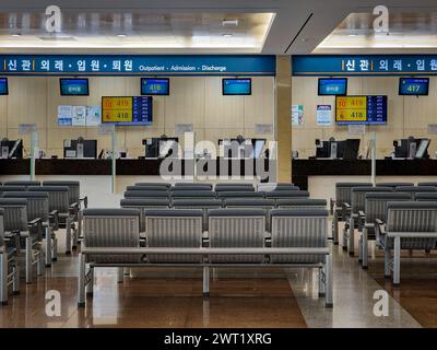 Der Zahlungsschalter im Asan Medical Center, dem größten Krankenhaus Südkoreas, sitzt ruhig inmitten des jüngsten Massenrücktritts junger Ärzte. Stockfoto