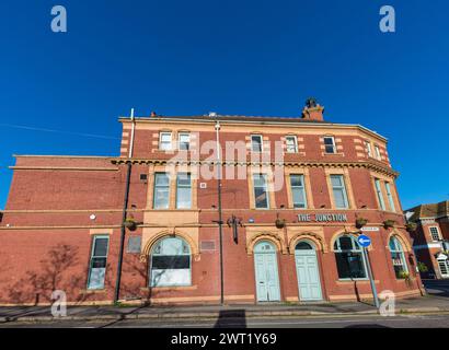 Der Junction Pub in Harborne, Birmingham, ist ein verziertes viktorianisches Backsteingebäude Stockfoto