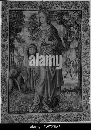 St. Veronica hält „Sudarium“ (Schleier mit Christusbild). Weyden, Rogier van der (Niederlande (vor 1600) - Flandern, ca. 1399-1464) (entworfen nach) [Maler] ca. 1520-1525 Gobelin Abmessungen: H 5'8' x B 4'3'' Gobelin Materialien/Techniken: Wolle (Kette, 18-21/Zoll; 7-8/cm); Seide; Metallfaden (Silber); Metallic-Garn (silbervergoldet) Kultur: südholländischer Besitz Geschichte: angeboten von René Gimpel an Joseph Widener, 12.06.1918; verkauft von Gimpel an Mrs. George Blumenthal, 8.04.1919; Museumsnachlass 1941. USA, New York, New York, das Metropolitan Museum of Art, accno. 41,19 Stockfoto