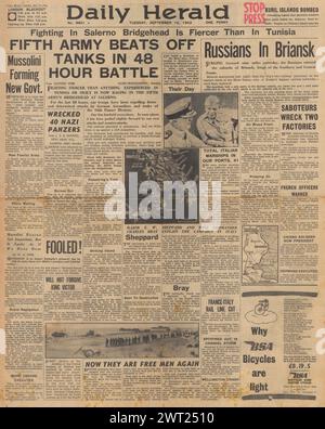 1943 Daily Herald berichtet über die Rote Armee in Brjansk und die Schlacht um Neapel Stockfoto