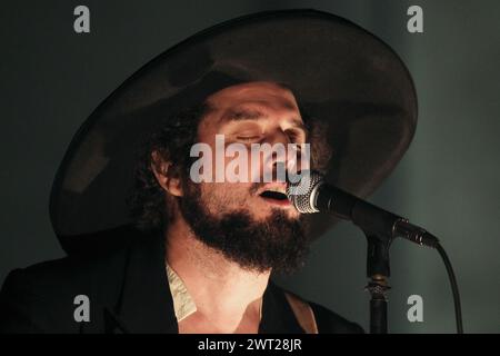 Vinicio Capossela spielt live beim Pomigliano Jazz Festival Stockfoto