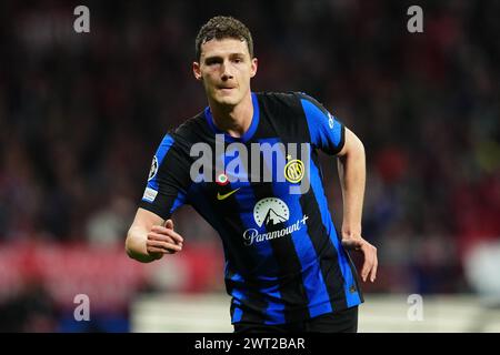 Madrid, Spanien. März 2024. Benjamin Pavard von Inter Mailand spielte im Achtelfinale zwischen Atletico de Madrid und Inter Mailand am 13. März 2024 im Civitas Metropolitano Stadion in Madrid Spanien. (Foto: Bagu Blanco/PRESSINPHOTO) Credit: PRESSINPHOTO SPORTS AGENCY/Alamy Live News Stockfoto