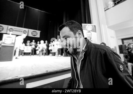 (HINWEIS: Das Bild wurde in Schwarzweiß konvertiert.) Matteo Salvini, Führer der italienischen politischen Bewegung Nordliga, während eines Pressekonflikts Stockfoto