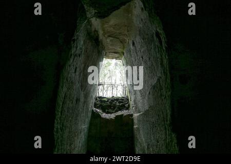 Das Innere der Höhle der Sibilla Cumana, der Priesterin von Apollo, einer der wichtigsten Sibyllen, prophetische Figuren der griechischen und römischen Re Stockfoto