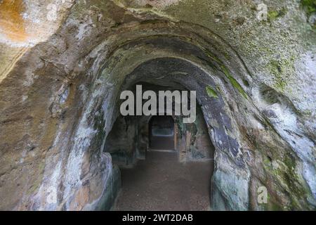 Das Innere der Höhle der Sibilla Cumana, der Priesterin von Apollo, einer der wichtigsten Sibyllen, prophetische Figuren der griechischen und römischen Re Stockfoto