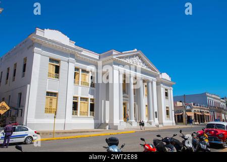 San Lorenzo College (Colegio de San Lorenzo) im Jose Marti Park im historischen Stadtzentrum von Cienfuegos, Kuba. Das historische Cienfuegos Centre ist eine Welt her Stockfoto