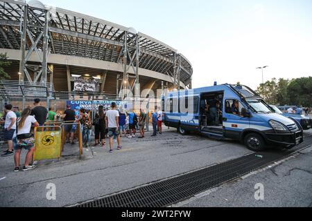 Außenansicht des San Paolo Stadions vor einem Fußballspiel. Stockfoto