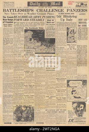 1944 Daily Mail-Titelseite, die die Bombardierung der Normandie meldet Stockfoto