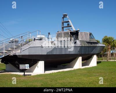 Ft. Pierce, Florida, USA - 29. Dezember 2015: Mark V SOC (Special Operations Craft) im National Navy UDT-SEAL Museum. Stockfoto