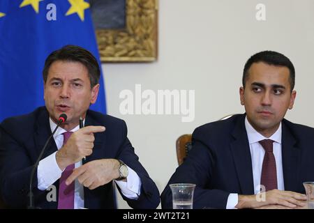 Der italienische Ratspräsident Giuseppe Conte und der italienische Minister Luigi Di Maio während der Pressekonferenz für das Land der Brände im P Stockfoto