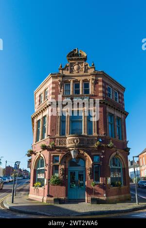 Der Junction Pub in Harborne, Birmingham, ist ein verziertes viktorianisches Backsteingebäude Stockfoto