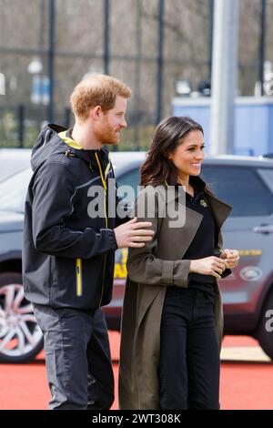 Bath, UK. 6/04/18. Prinz Harry und Meghan Markle werden an der University of Bath gezeigt, als sie an den britischen Mannschaftsspielen für die Invictus Games 2018 teilnehmen Stockfoto