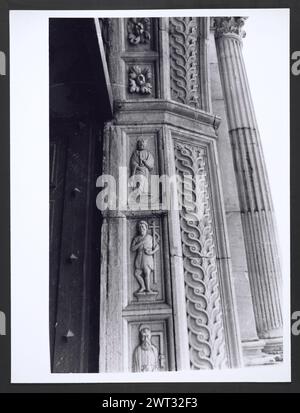 Marches Macerata Visso Santuario di Macereto9. Hutzel, Max 1960-1990 Außenaufnahmen des Tempels und anderer Gebäude im Heiligtum-Komplex. Der Tempel ist im Stil von Bramante gehalten, wurde aber von Giovanni Battista da Lugano entworfen. Es gibt viele Fotos der äußeren architektonischen Details. Innenfotos zeigen den Gewölbe und die Kuppel sowie den „Tempietto“ oder Baldacchino im klassischen Stil, der unter der Kuppel steht. Objektnotizen: Hutzel Foto Kampagnennotizen sind undatiert. Der in Deutschland geborene Fotograf und Gelehrte Max Hutzel (1911–1988) fotografierte in Italien von den frühen 1960er Jahren bis zu seinem Tod Stockfoto