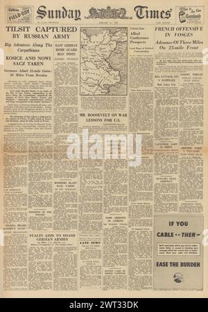 1945 Sunday Times Titelseite berichtet, dass die Rote Armee Tilsit gefangen genommen hat und französische Truppen auf die Vogesen vorrücken Stockfoto