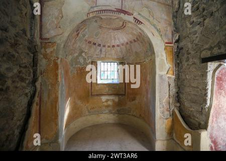 Ein Fresko in der Villa von Diomede, in den archäologischen Ausgrabungen von Pompeji, das nach der kürzlichen Restaurierung wieder eröffnet wurde. Stockfoto