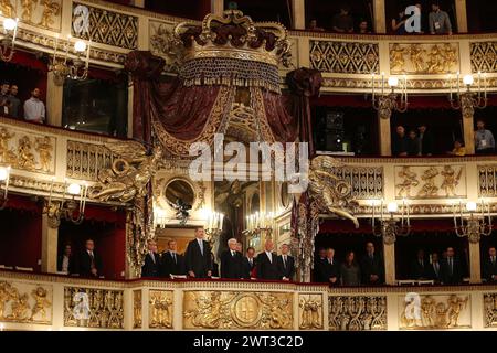 Der Präsident der Italienischen Republik, Sergio Mattarella, in der Mitte, zu seiner Rechten der König von Spanien Philipp VI. Und zu seiner Linken der Präsident Stockfoto