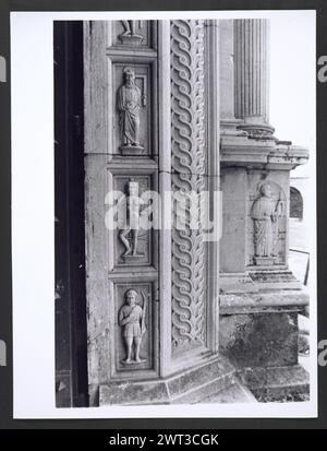 Marches Macerata Visso Santuario di Macereto6. Hutzel, Max 1960-1990 Außenaufnahmen des Tempels und anderer Gebäude im Heiligtum-Komplex. Der Tempel ist im Stil von Bramante gehalten, wurde aber von Giovanni Battista da Lugano entworfen. Es gibt viele Fotos der äußeren architektonischen Details. Innenfotos zeigen den Gewölbe und die Kuppel sowie den „Tempietto“ oder Baldacchino im klassischen Stil, der unter der Kuppel steht. Objektnotizen: Hutzel Foto Kampagnennotizen sind undatiert. Der in Deutschland geborene Fotograf und Gelehrte Max Hutzel (1911–1988) fotografierte in Italien von den frühen 1960er Jahren bis zu seinem Tod Stockfoto