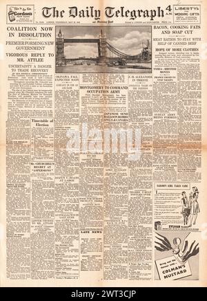 1945 die Titelseite des Daily Telegraph berichtet über die Auflösung der britischen Regierung Montgomery, um die Besatzungsarmee zu kommandieren, die Lebensmittelration zu kürzen und die Schlacht von Okinawa Stockfoto