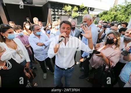 Der Vorsitzende der politischen Partei Italia Viva, Matteo Renzi, während einer Pressekonferenz zu den Regionalwahlen in Kampanien. Stockfoto