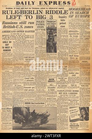 1945 Daily Express-Titelseite berichtet über Lebensmittel- und Kraftstoffprobleme in Berlin und den Untergang der HMS Barham im Jahr 1941 Stockfoto