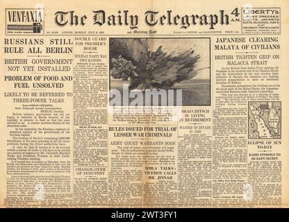 1945 die Titelseite des Daily Telegraph berichtet über Lebensmittel- und Treibstoffprobleme in Berlin, den Untergang der HMS Barham 1941 und die japanische Säuberung Malaya von Zivilisten Stockfoto