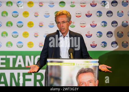 Gaetano Manfredi während der Pressekonferenz nach dem Sieg bei den Wahlen zum Bürgermeister von Neapel Stockfoto