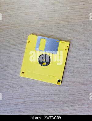 Disketten, die in den 1980er und 1990er Jahren für die Speicherung und Sicherung von Dateien auf Heim- und Business-PCs verwendet wurden Stockfoto