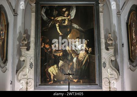 Ein Blick auf das Gemälde die sieben Werke der Barmherzigkeit von Caravaggio im Zentrum des Museums Pio Monte della Misericordia wurde erst nach dem Ende eröffnet Stockfoto