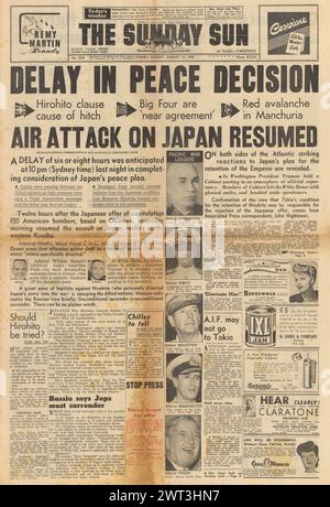 1945 die Sonntagssonntags-Titelseite meldet, dass die Japaner sich ergeben und dass die alliierten Bombenangriffe auf Japan fortgesetzt wurden Stockfoto