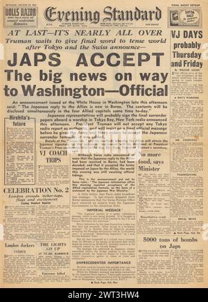 1945 die Titelseite des Evening Standard meldet, dass Japan sich ergibt Stockfoto