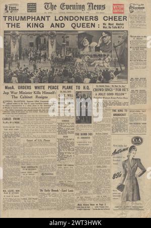 1945 die Titelseite der Evening News berichtet über die Kapitulation Japans, die Menschenmassen in London jubeln König und Königin und den Selbstmord des japanischen Kriegsministers General Anami Stockfoto