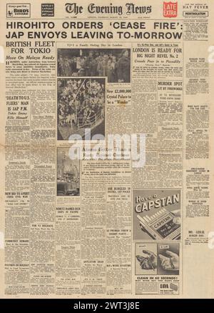 1945 die Titelseite der Evening News berichtet, dass Hirohito den Waffenstillstand anordnet Stockfoto