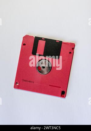 Disketten, die in den 1980er und 1990er Jahren für die Speicherung und Sicherung von Dateien auf Heim- und Business-PCs verwendet wurden Stockfoto