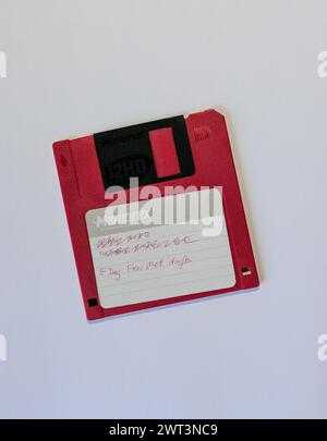 Disketten, die in den 1980er und 1990er Jahren für die Speicherung und Sicherung von Dateien auf Heim- und Business-PCs verwendet wurden Stockfoto