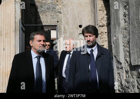 Der Minister für Kulturerbe, Dario Franceschini, zusammen mit dem Superintendenten der Ausgrabungen von Pompeji, Massimo Osanna, während des Besuchs des Orchards Stockfoto