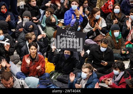 31. Oktober 2023, Liverpool St. Station. Setzen Sie sich zusammen, um einen Waffenstillstand in Gaza, Palästina, zu fordern. Stockfoto