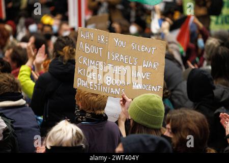 31. Oktober 2023, Liverpool St. Station. Setzen Sie sich zusammen, um einen Waffenstillstand in Gaza, Palästina, zu fordern. Stockfoto