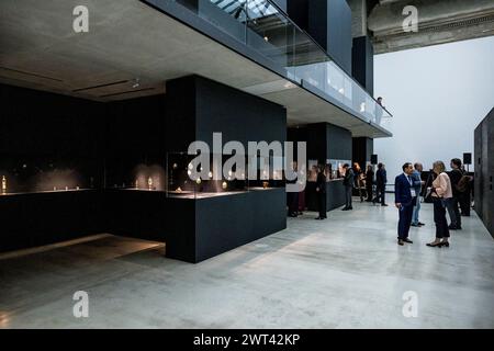 Drazdany, Deutschland. März 2024. Die Ausstellung Fragmente der Erinnerung: Die Schatzkammer des Veitsdoms in Prag wurde am 15. März 2024 in Dresden eröffnet. Quelle: Ondrej Hajek/CTK Photo/Alamy Live News Stockfoto