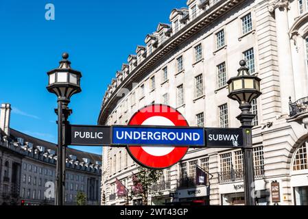 London, Großbritannien - 27. August 2023: U-Bahn-Station Picadilly Circus Stockfoto