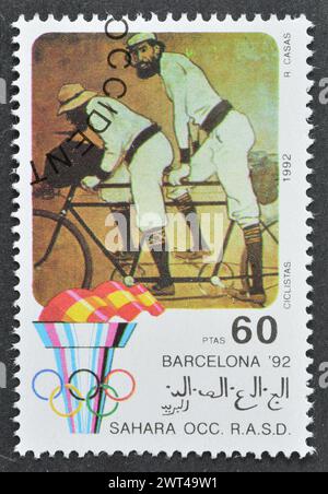 Gestempelte Briefmarke von Sahara, die die Olympischen Sommerspiele in Barcelona fördert, um 1992. Stockfoto