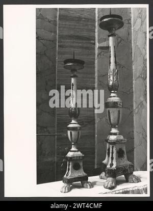 Lazio Rieti Rieti S. Agnese7. Hutzel, Max 1960-1990 postmittelalterliche Architektur, Skulptur, Malerei. Diese Kirche wurde in der ersten Hälfte des 16. Jahrhunderts erbaut und 1748 umgebaut. Aus dieser Zeit stammen auch die Deckenfresken und zwei Gemälde, die Madonna des Rosenkranzes und S. Agnese e la Beata Colomba von Emanuele Alfani. Der in Deutschland geborene Fotograf und Gelehrte Max Hutzel (1911–1988) fotografierte in Italien von den frühen 1960er Jahren bis zu seinem Tod. Das Ergebnis dieses Projektes, von Hutzel als Foto Arte Minore bezeichnet, ist eine gründliche Dokumentation der kunsthistorischen Entwicklung in Italien bis dahin Stockfoto