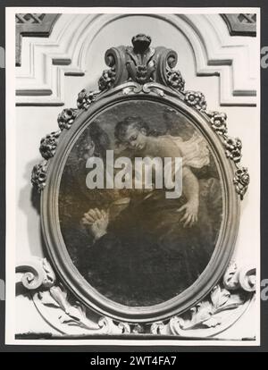 Lazio Rieti Rieti S. Agnese2. Hutzel, Max 1960-1990 postmittelalterliche Architektur, Skulptur, Malerei. Diese Kirche wurde in der ersten Hälfte des 16. Jahrhunderts erbaut und 1748 umgebaut. Aus dieser Zeit stammen auch die Deckenfresken und zwei Gemälde, die Madonna des Rosenkranzes und S. Agnese e la Beata Colomba von Emanuele Alfani. Der in Deutschland geborene Fotograf und Gelehrte Max Hutzel (1911–1988) fotografierte in Italien von den frühen 1960er Jahren bis zu seinem Tod. Das Ergebnis dieses Projektes, von Hutzel als Foto Arte Minore bezeichnet, ist eine gründliche Dokumentation der kunsthistorischen Entwicklung in Italien bis dahin Stockfoto