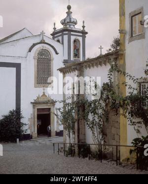 FACHADA DE LA IGLESIA DE SAN PEDRO - S XVIII Lage: ST. PETERS KIRCHE. OBIDOS. PORTUGAL. Stockfoto