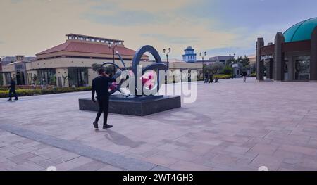 Open Air Mall Madinaty in Neu-Kairo, eines der größten Open-Air-Einkaufszentren in Ägypten und MENA. Einkaufsmöglichkeiten, Unterhaltungsanker, Restaurants Stockfoto