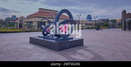 Open Air Mall Madinaty in Neu-Kairo, eines der größten Open-Air-Einkaufszentren in Ägypten und MENA. Einkaufsmöglichkeiten, Unterhaltungsanker, Restaurants Stockfoto