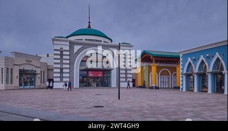 Open Air Mall Madinaty in Neu-Kairo, eines der größten Open-Air-Einkaufszentren in Ägypten und MENA. Einkaufsmöglichkeiten, Unterhaltungsanker, Restaurants Stockfoto