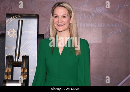 New York, USA. März 2024. Helen McEntee, Justizministerin für Irland, nimmt an der Beleuchtungszeremonie des Empire State Building Teil, um St. Patrick's Day, New York, NY, 15. März 2024. Foto: Anthony Behar/SIPA USA) Credit: SIPA USA/Alamy Live News Stockfoto