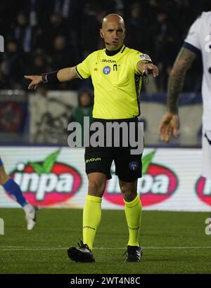 Empoli, Italien. März 2024. Foto Marco Bucco/LaPresse 15 Marzo 2024 - Empoli (FI), Italia Sport, Calcio Empoli vs Bologna - Campionato italiano di calcio Serie A TIM 2023/2024 - Stadio Castellani Empoli (FI). Nella Foto: l'Arbitro Michael Fabbri Foto Marco Bucco/LaPresse 15. März 2024 - Empoli (FI), Italien Sport, Fußball Empoli vs Bologna - italienische Fußballmeisterschaft Serie A 2023/2024 - Castellani Stadium Empoli (FI). Auf dem Foto: Der Schiedsrichter Michael Fabbri Credit: LaPresse/Alamy Live News Stockfoto