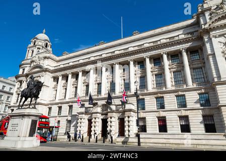 Raffles Hotel, renoviert aus dem Old war Office Gebäude in Whitehall, Westminster, London, Großbritannien. Die OWO. Raffles London bei der OWO Stockfoto